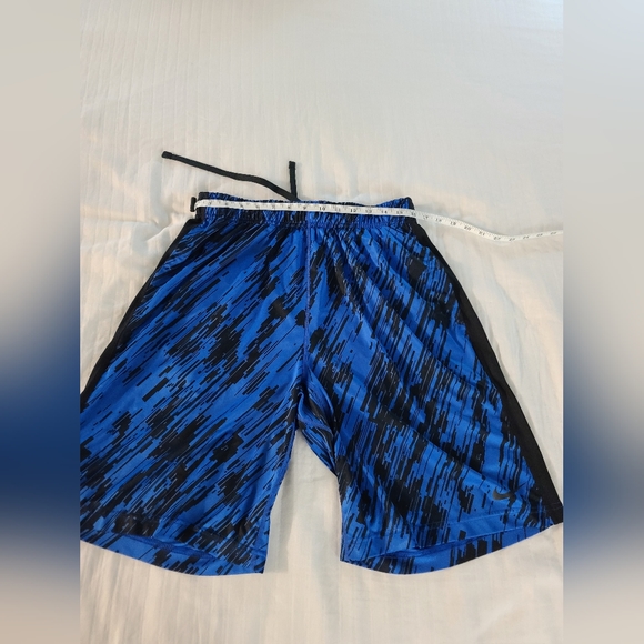 Nike Training Shorts - Picture 3 of 4